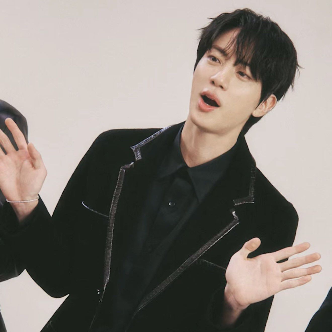 Potret di balik layar Jin (BTS)