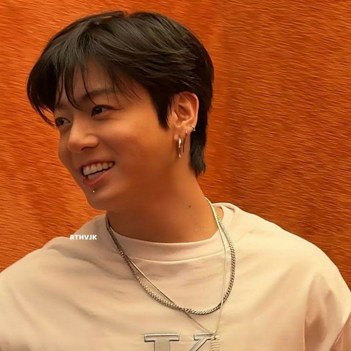 Foto aktivitas terbaru Jungkook (BTS)