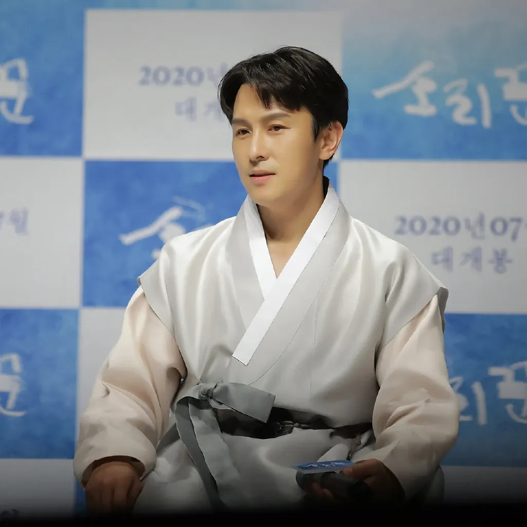Latest photo of Kim Dongwan (SHINHWA)