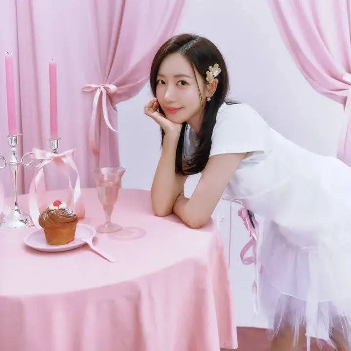 Latest photo of Kim Namjoo (Apink)