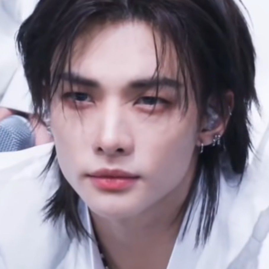 Latest photo of Hyunjin (Stray Kids)