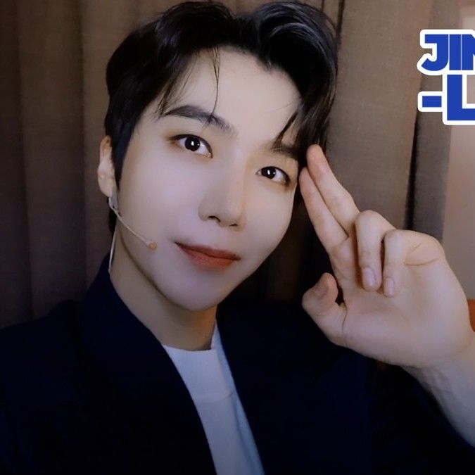 珍虎 (PENTAGON)的最新活動照片