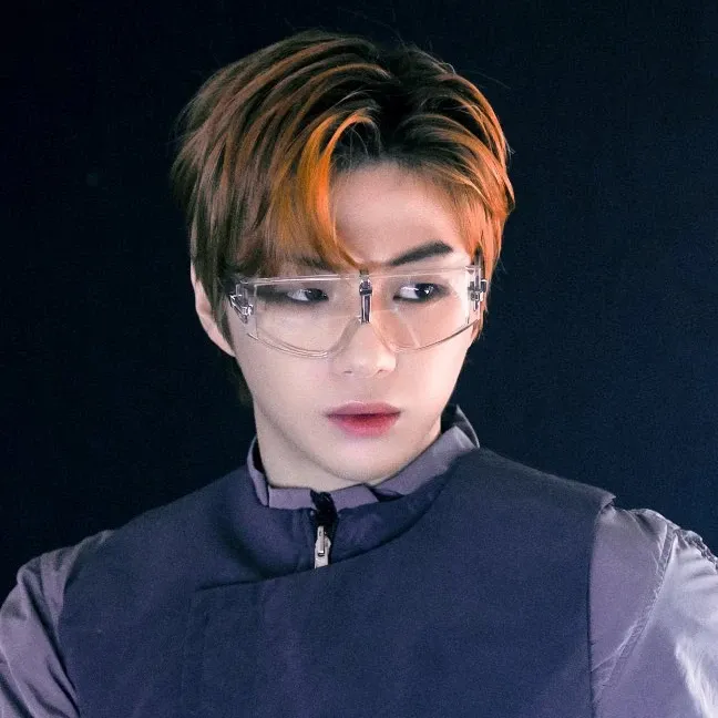 강다니엘의 비하인드 컷