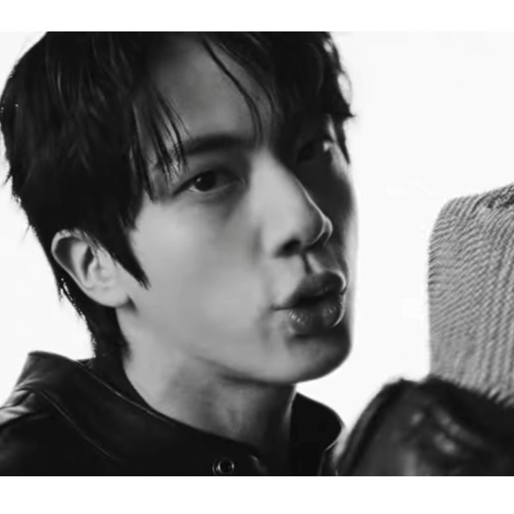 Momen yang diabadikan oleh penggemar Jin (BTS)