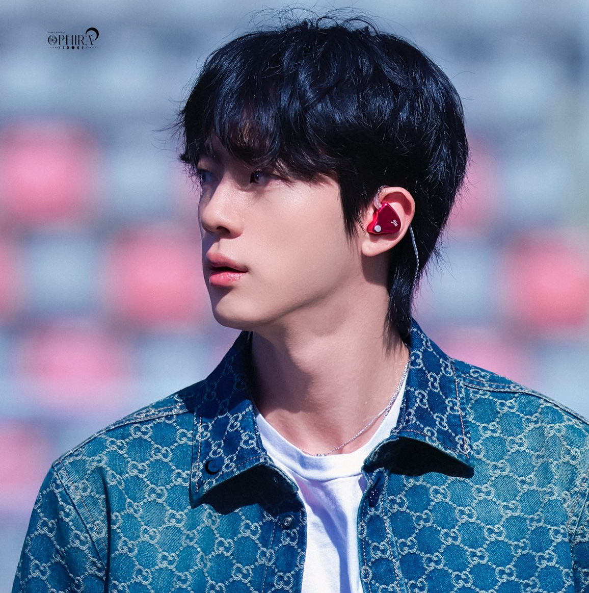 Foto aktivitas terbaru Jin (BTS)
