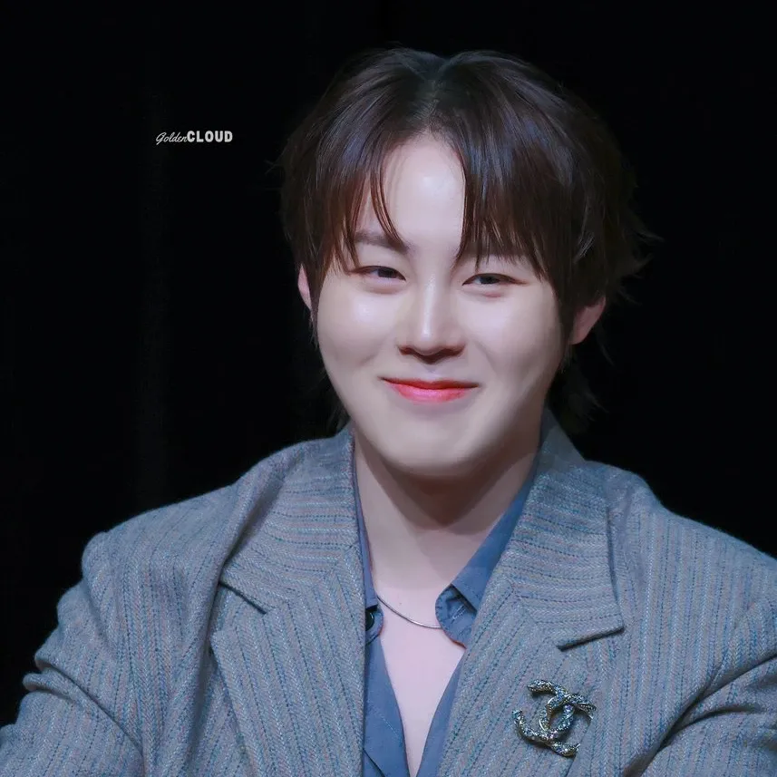 A moment captured by Ha Sungwoon's fan