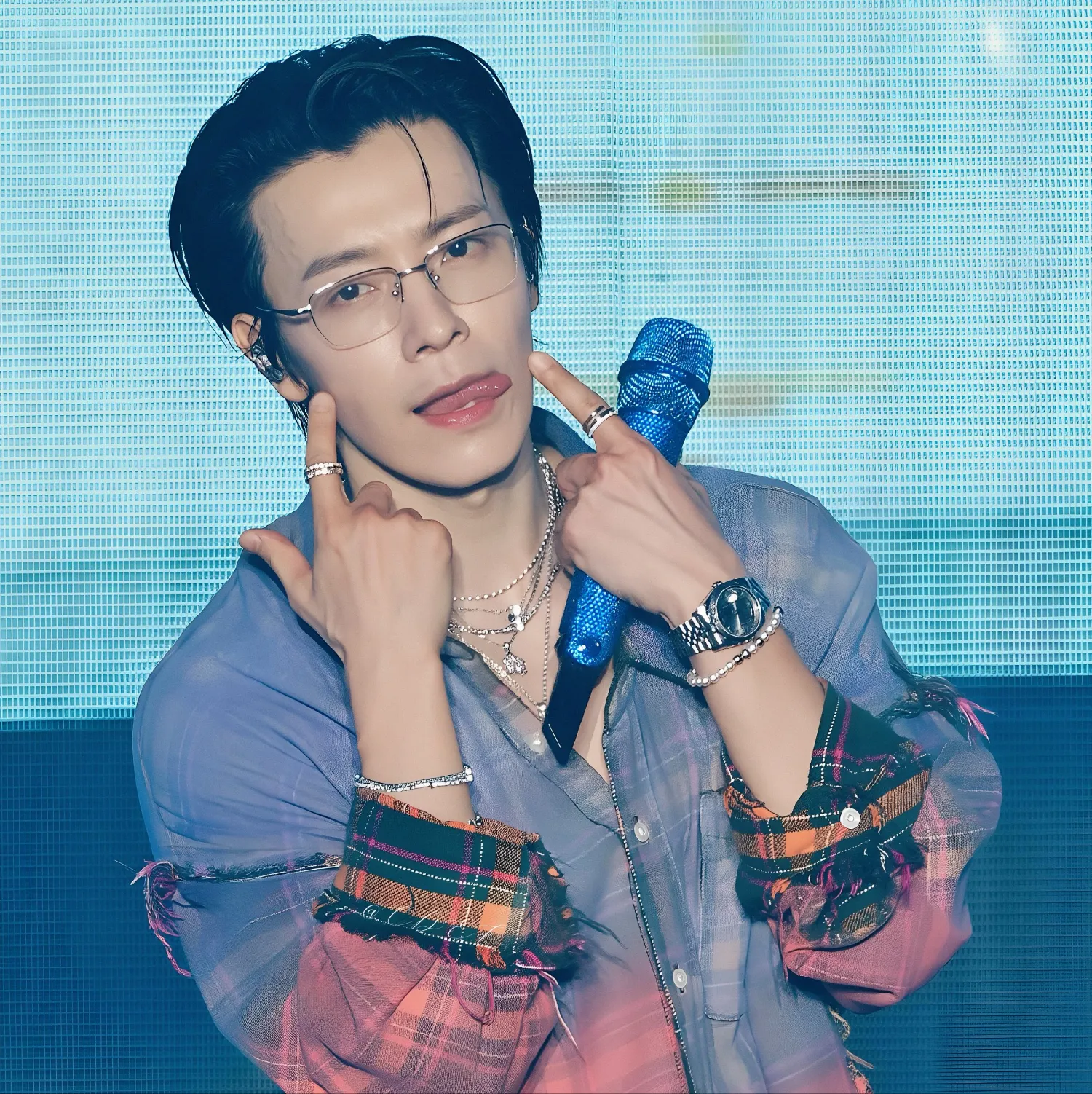 Behind-the-scenes cut of Donghae (Super Junior)