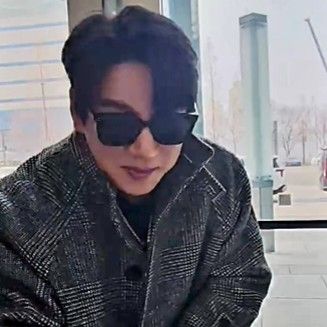 Latest photo of Hwang Chiyeol