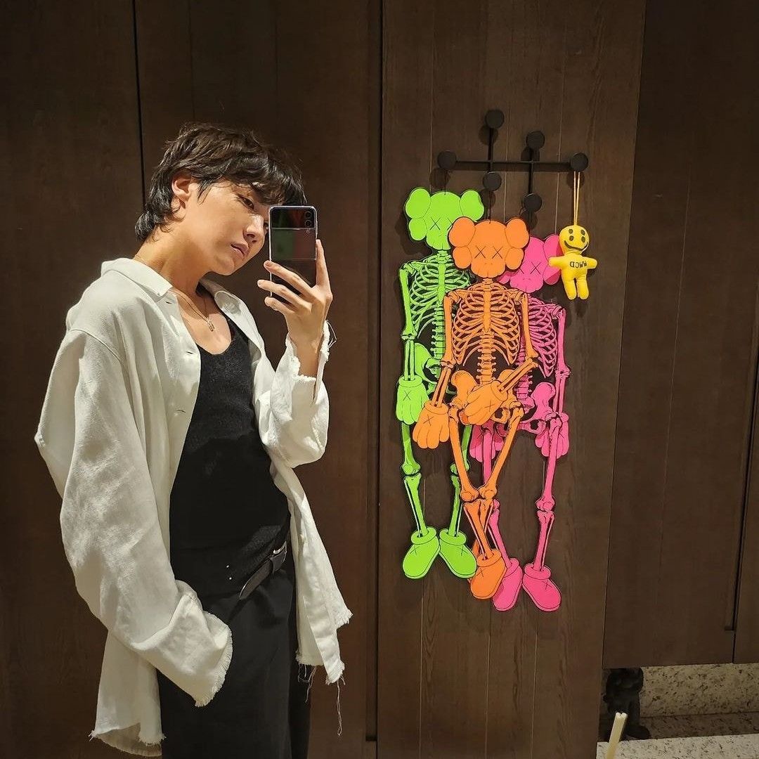 Foto aktivitas terbaru j-hope (BTS)