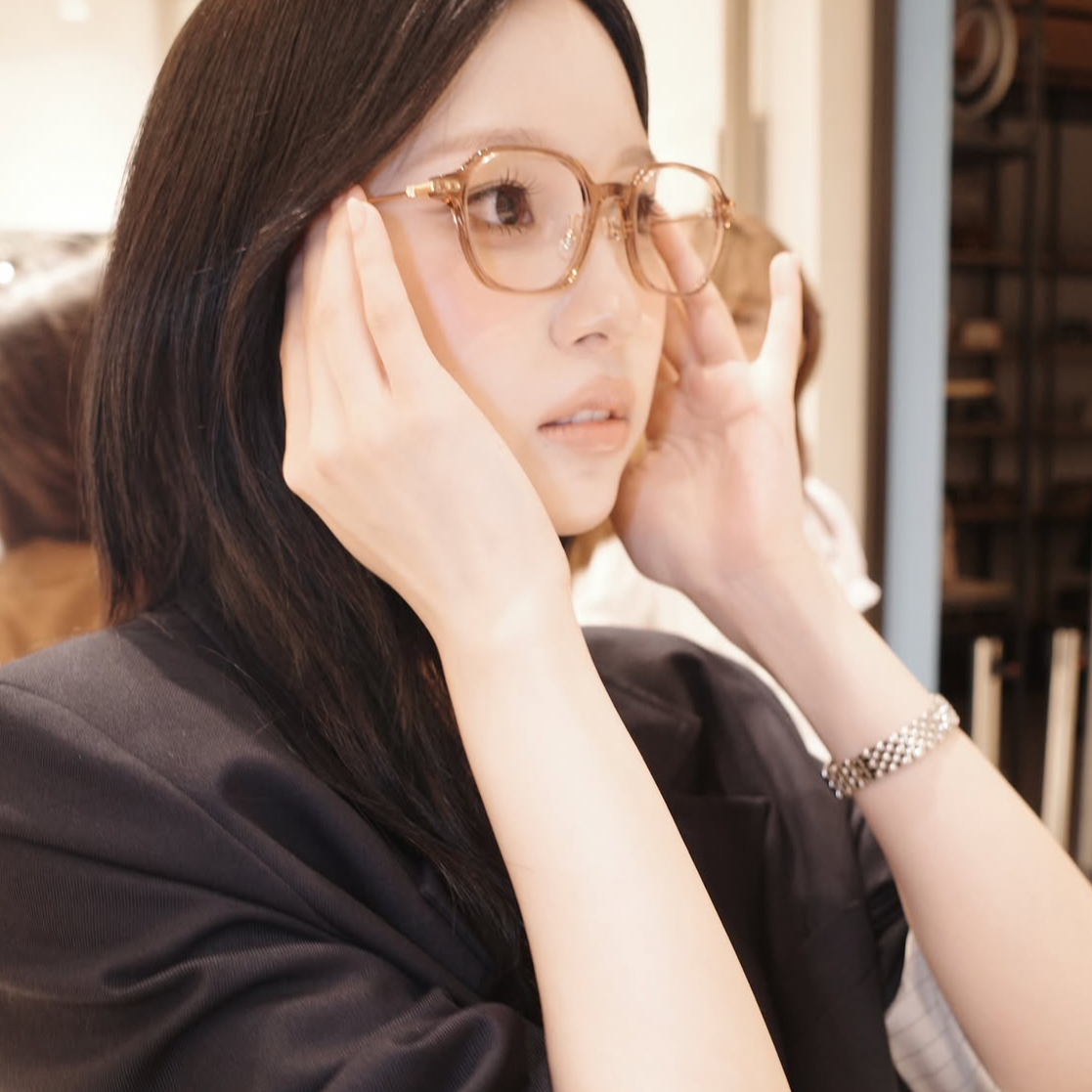 Foto terbaru Mina (TWICE)
