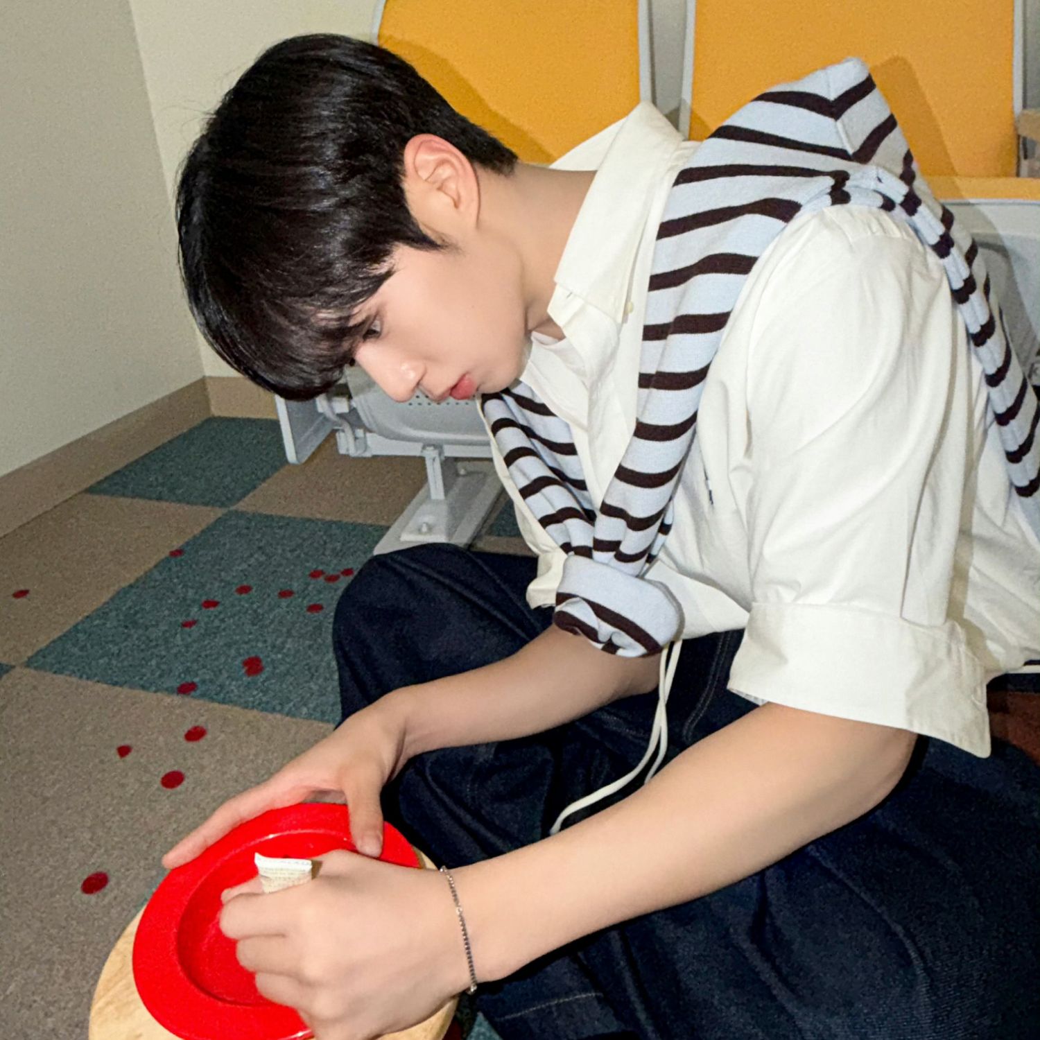 Behind-the-scenes cut of Kim Junseo (ALPHA DRIVE ONE)