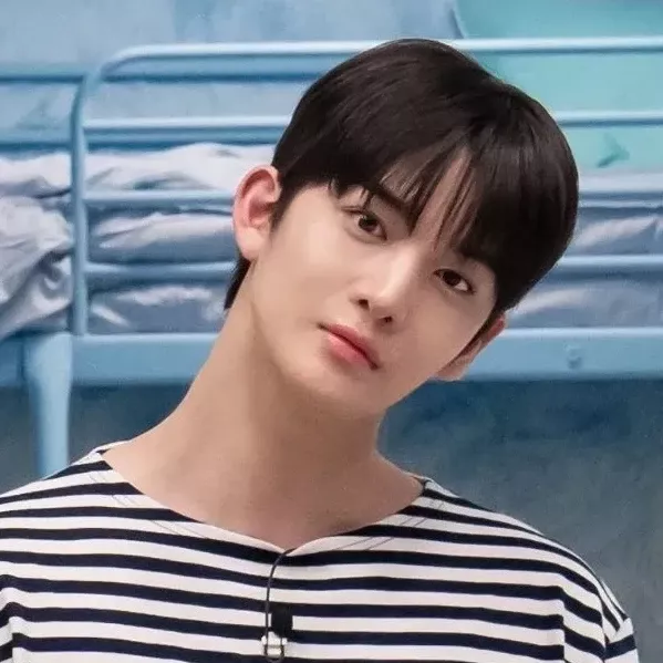 Behind-the-scenes cut of Bae Jinyoung