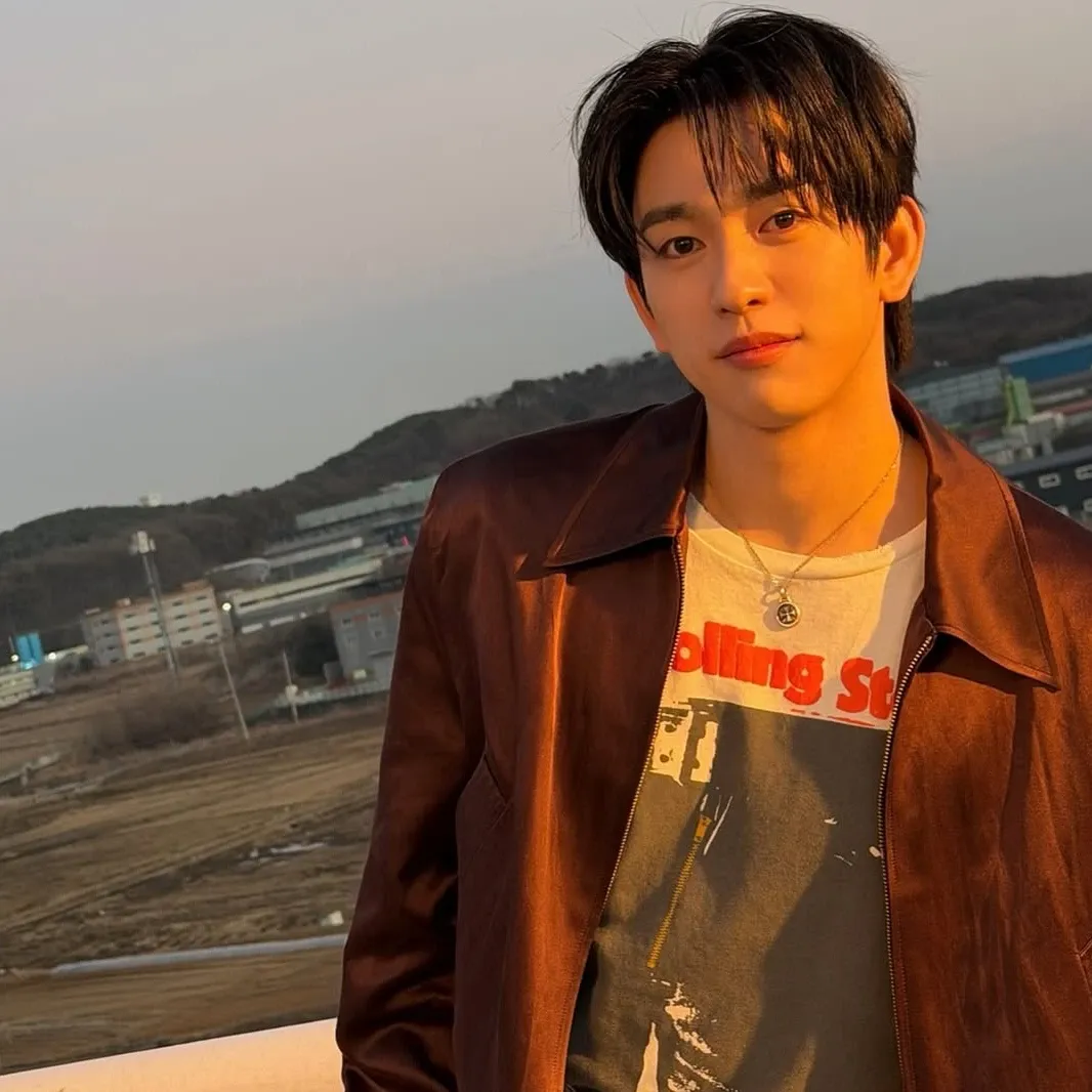 Latest photo of Jinyoung (GOT7)