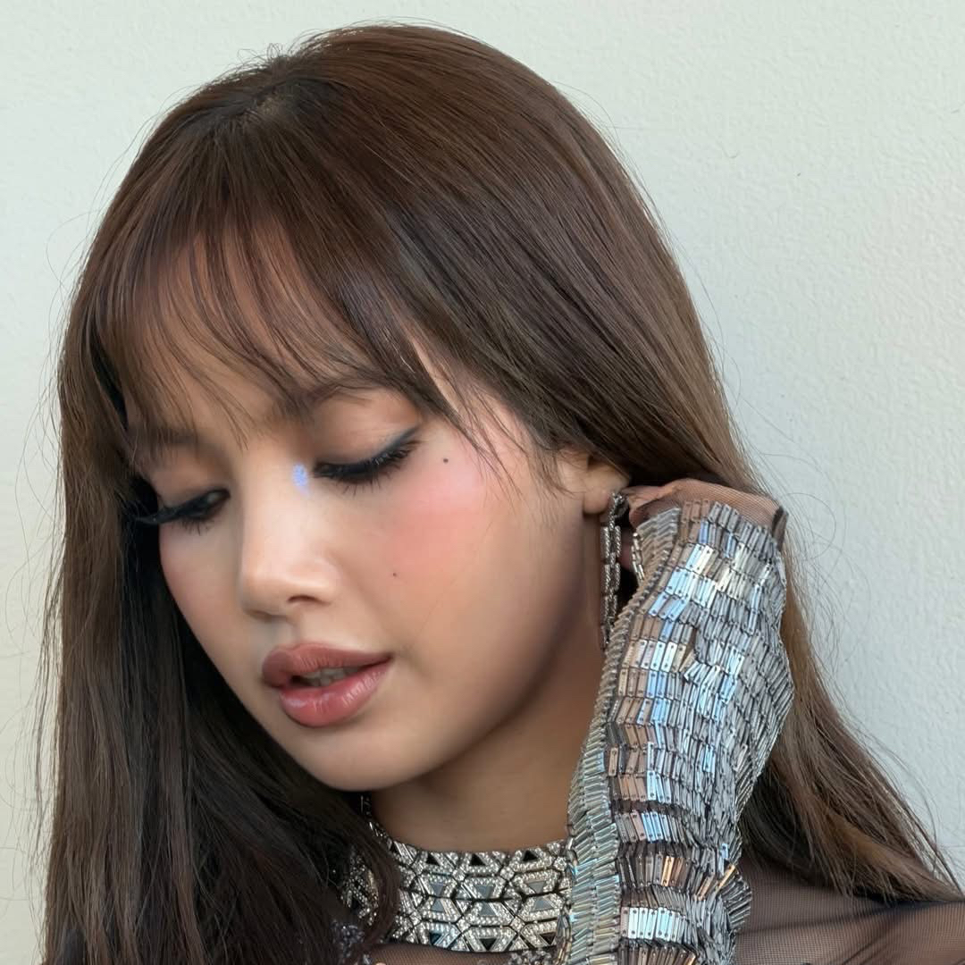 Lisa (BLACKPINK)的最新照片