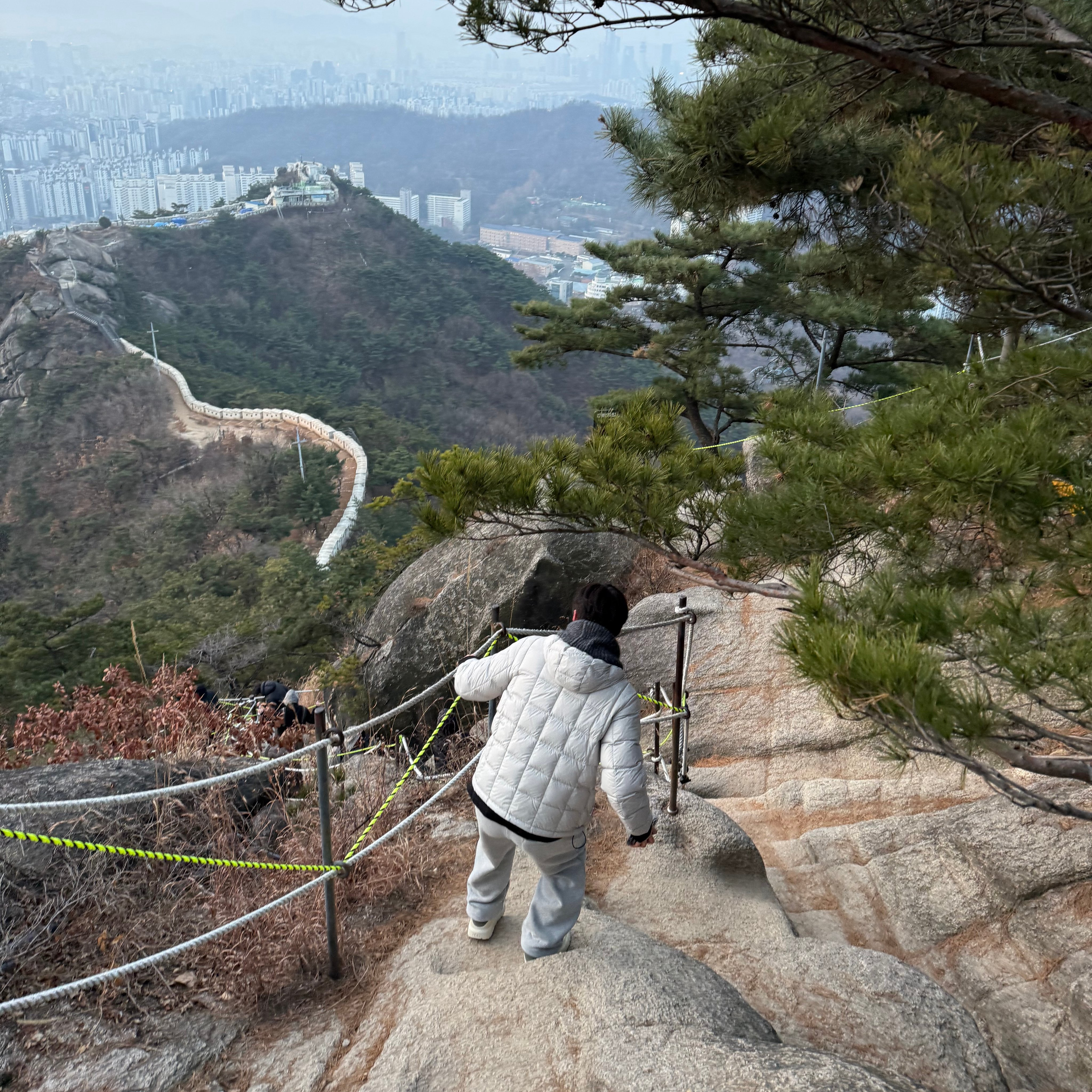 Behind-the-scenes cut of Kim Junseo (ALPHA DRIVE ONE)