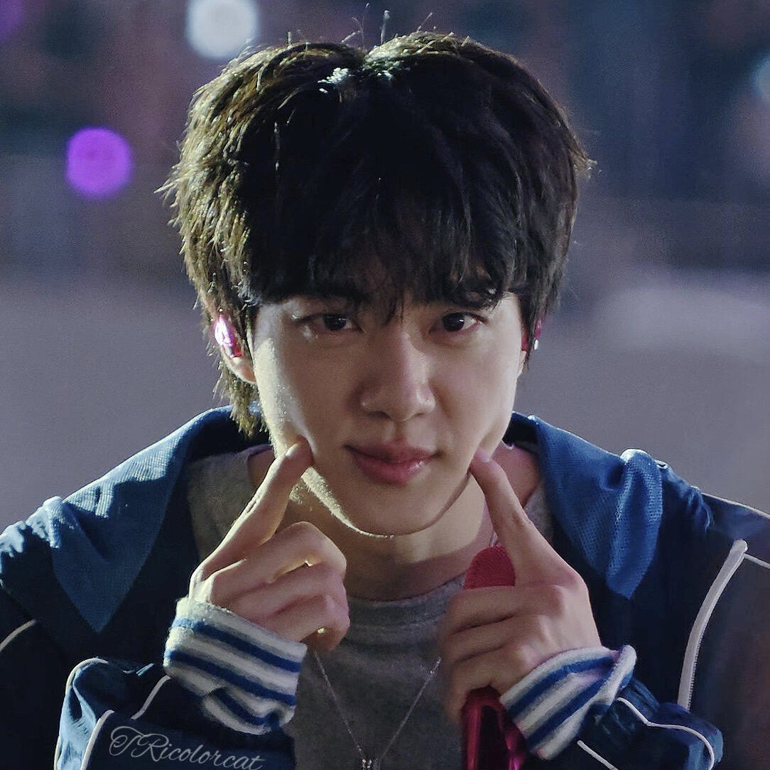 Foto aktivitas terbaru Jin (BTS)