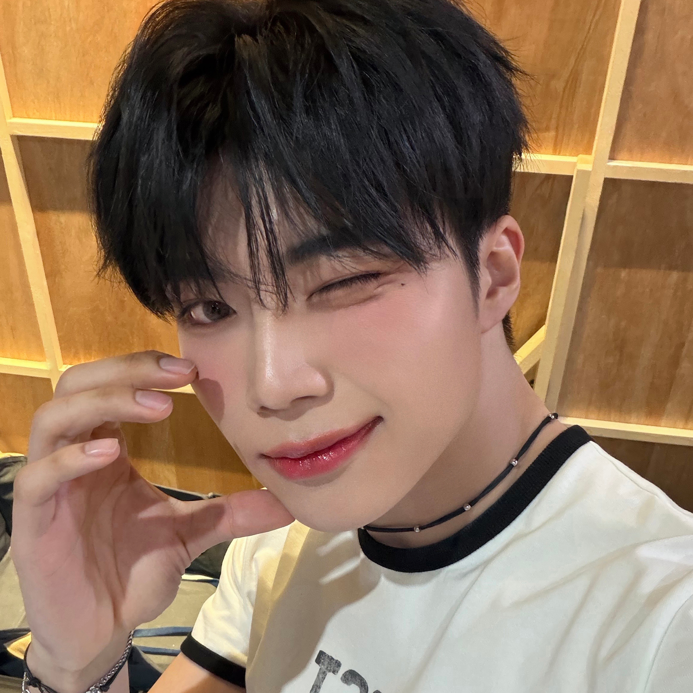 A moment captured by Park Gunwook (ZEROBASEONE)'s fan