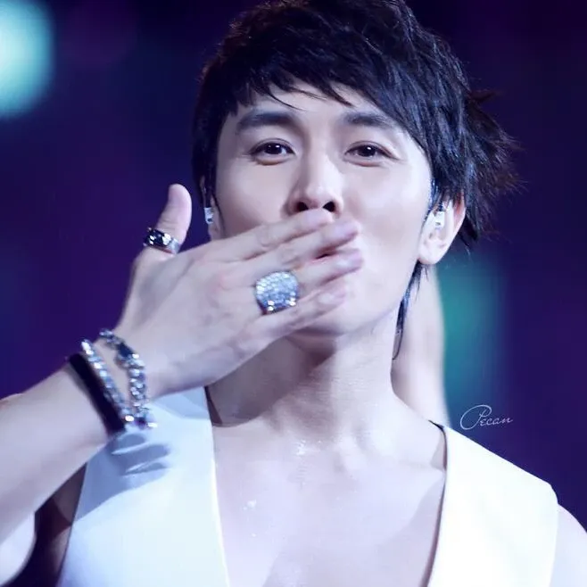 A moment captured by Kim Dongwan (SHINHWA)'s fan