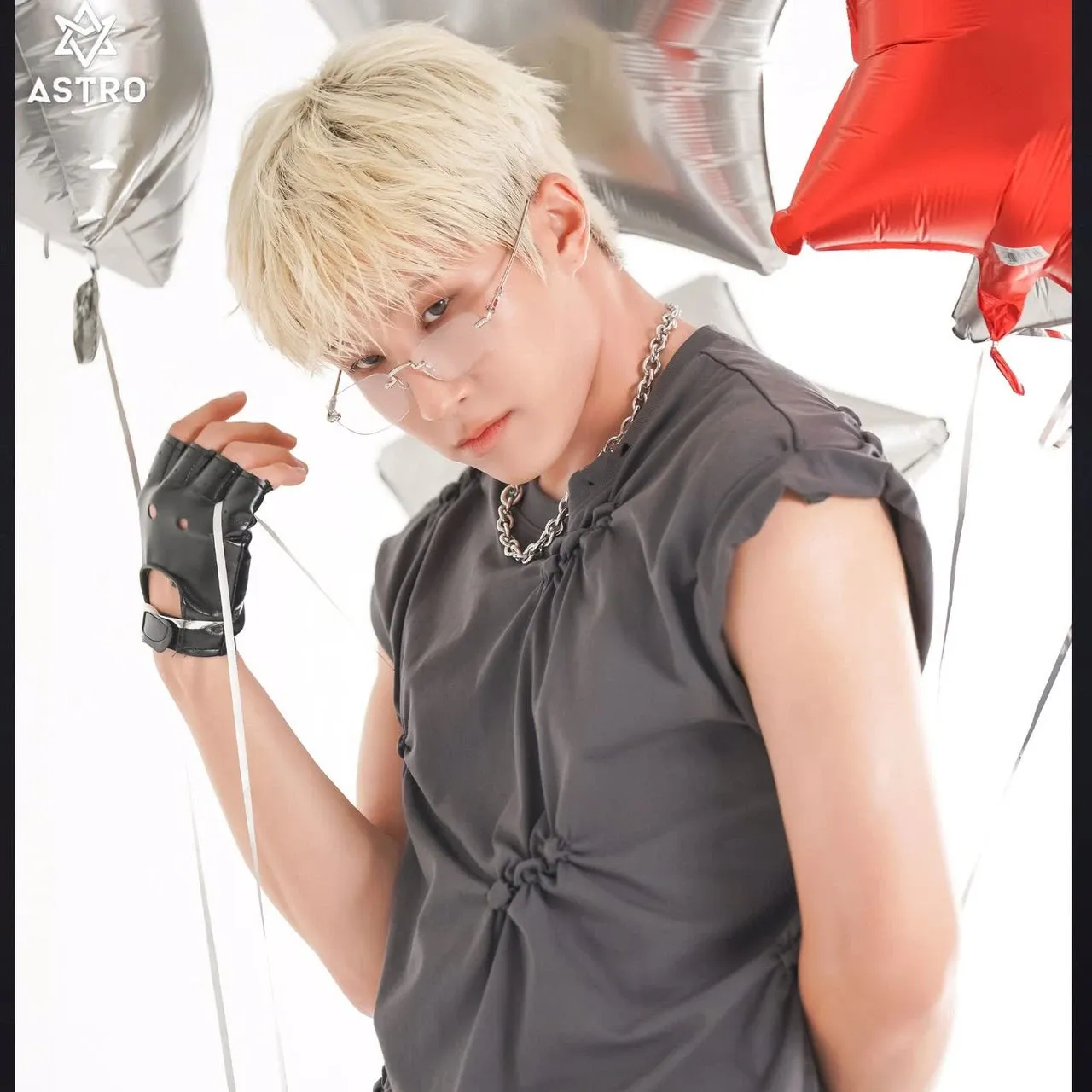 A moment captured by Jinjin (ASTRO)'s fan