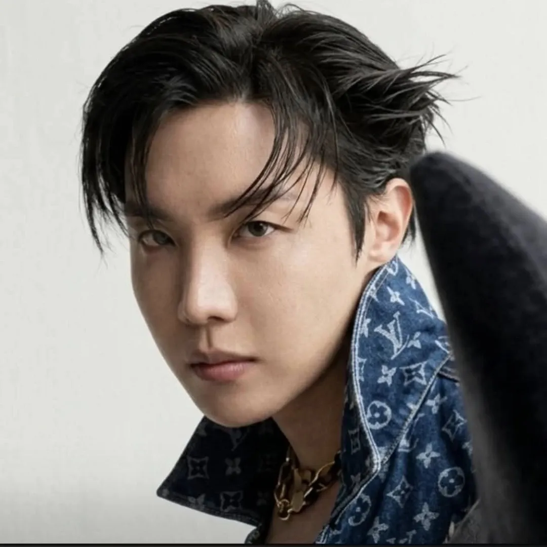 Foto terbaru j-hope (BTS)