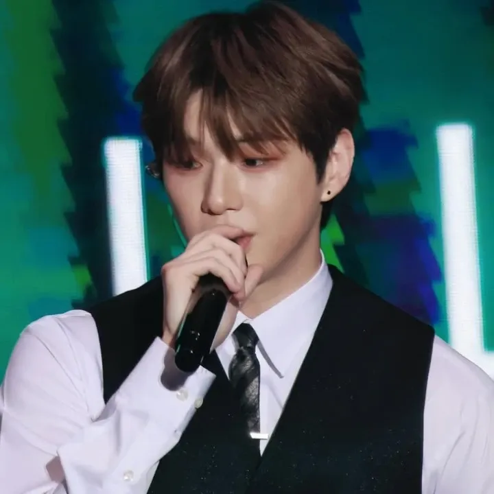 강다니엘의 비하인드 컷