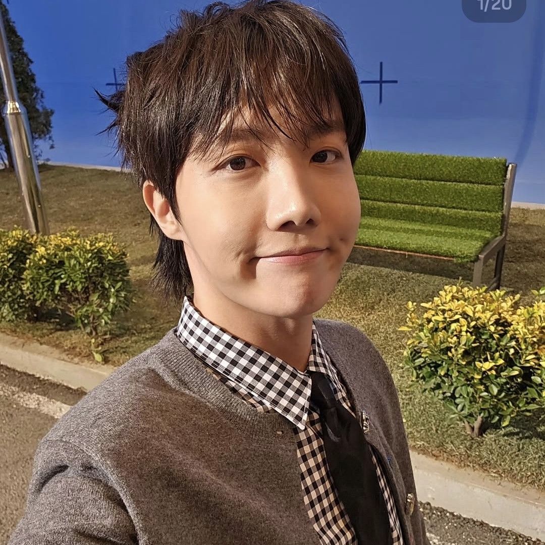 Foto terbaru j-hope (BTS)