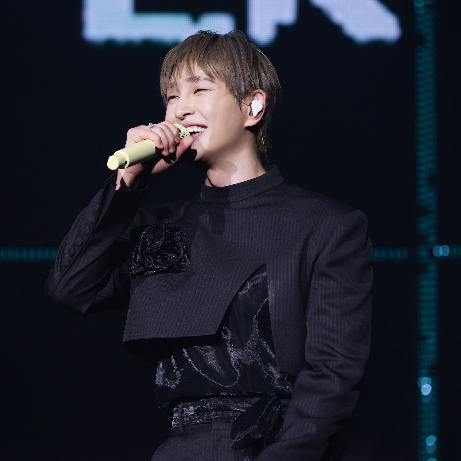 Behind-the-scenes cut of Onew (SHINee)