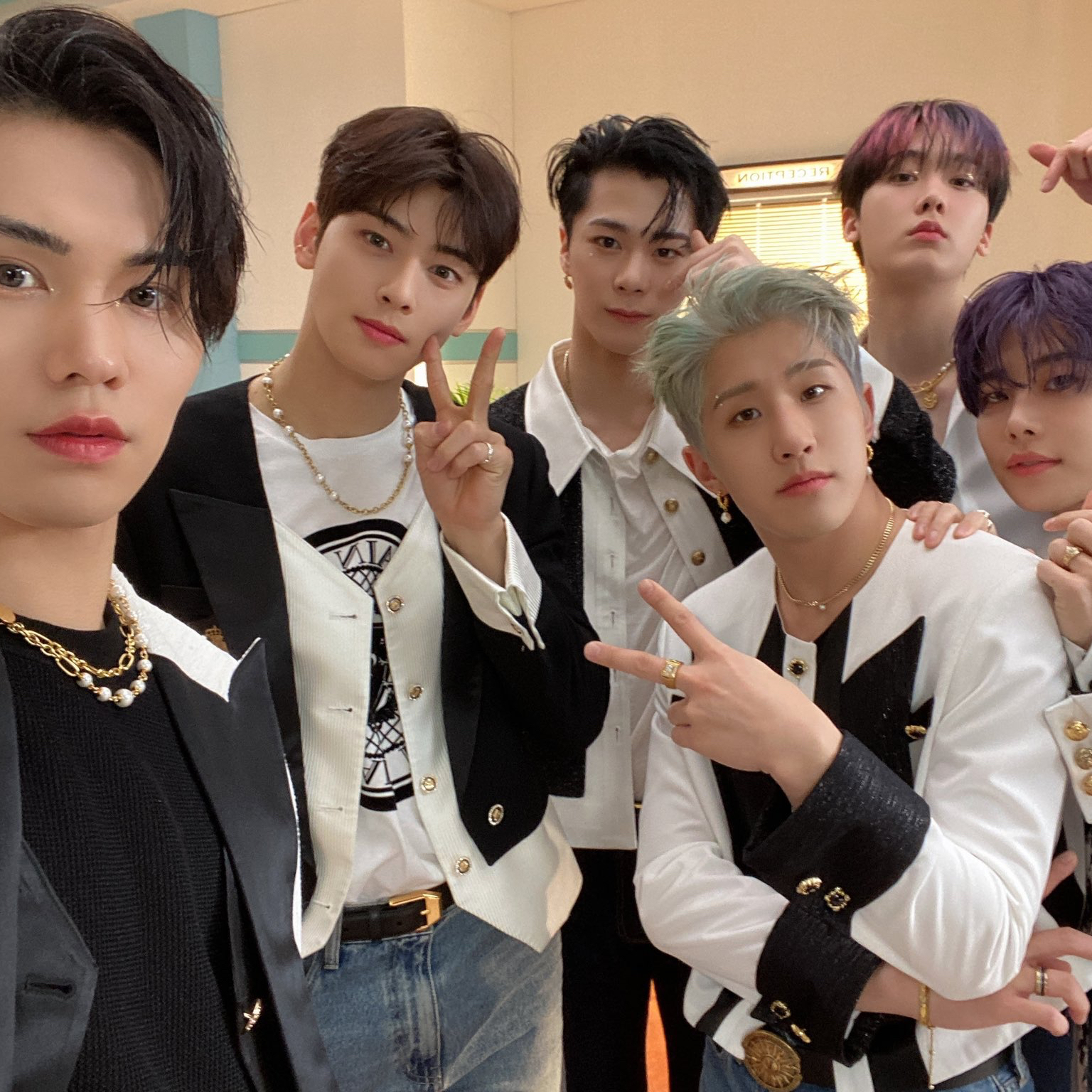 아스트로의 최신 사진