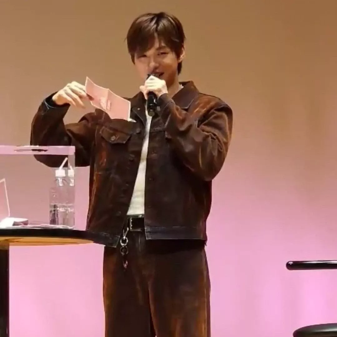 Foto aktivitas terbaru Kang Daniel