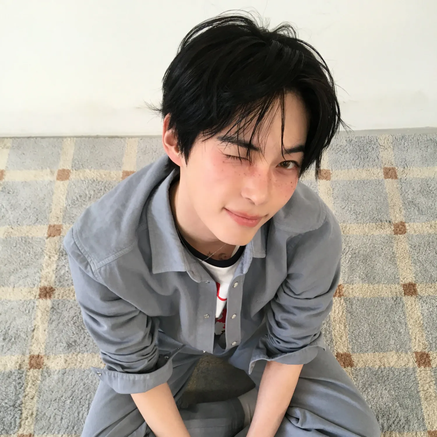 Behind-the-scenes cut of Sung Hanbin (ZEROBASEONE)
