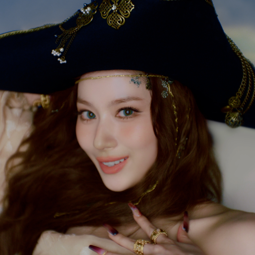 사나 (TWICE) 최근 활동샷