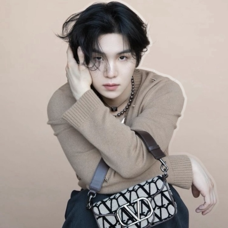 Foto aktivitas terbaru SUGA (BTS)