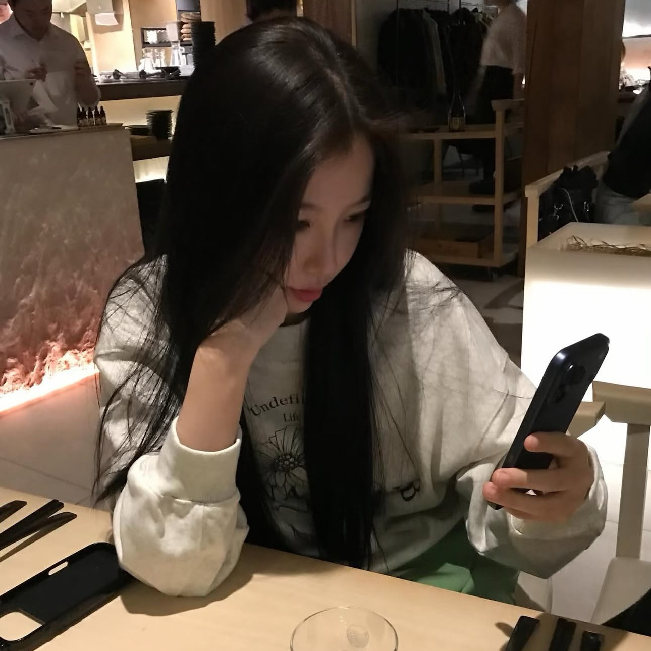 A moment captured by Esther Yu's fan