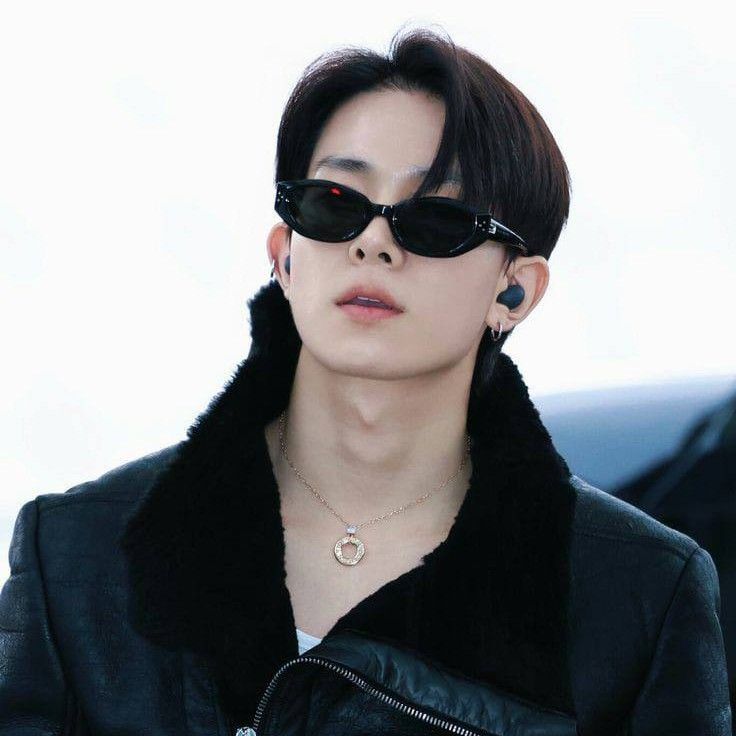 Behind-the-scenes cut of Heeseung