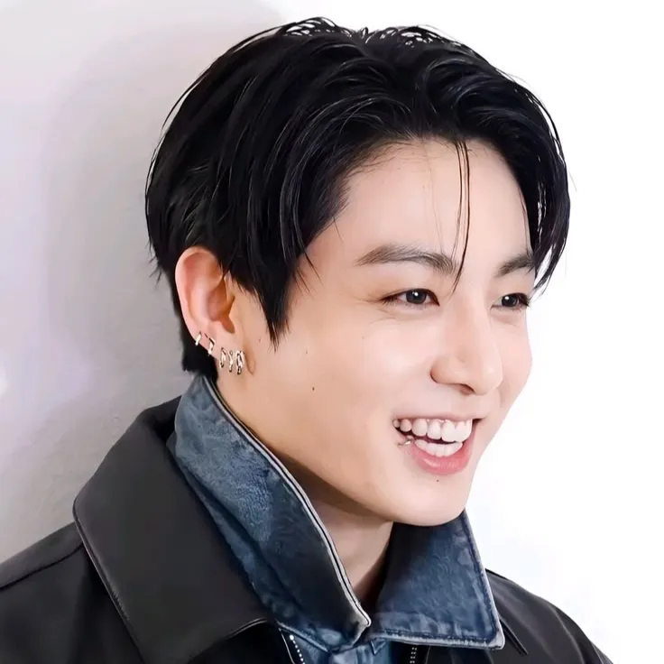 Foto aktivitas terbaru Jungkook (BTS)