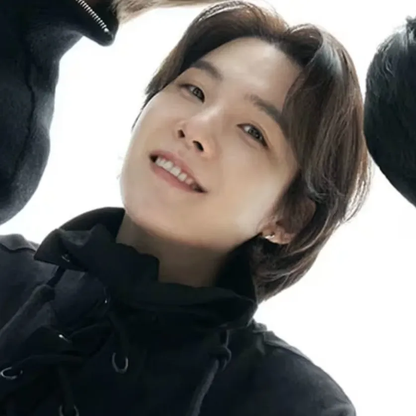 Foto aktivitas terbaru SUGA (BTS)
