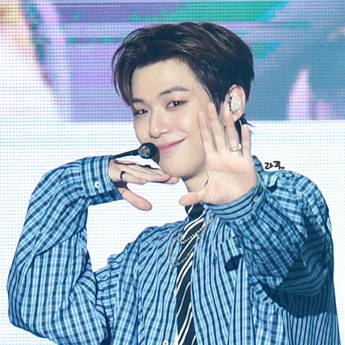 강다니엘의 비하인드 컷