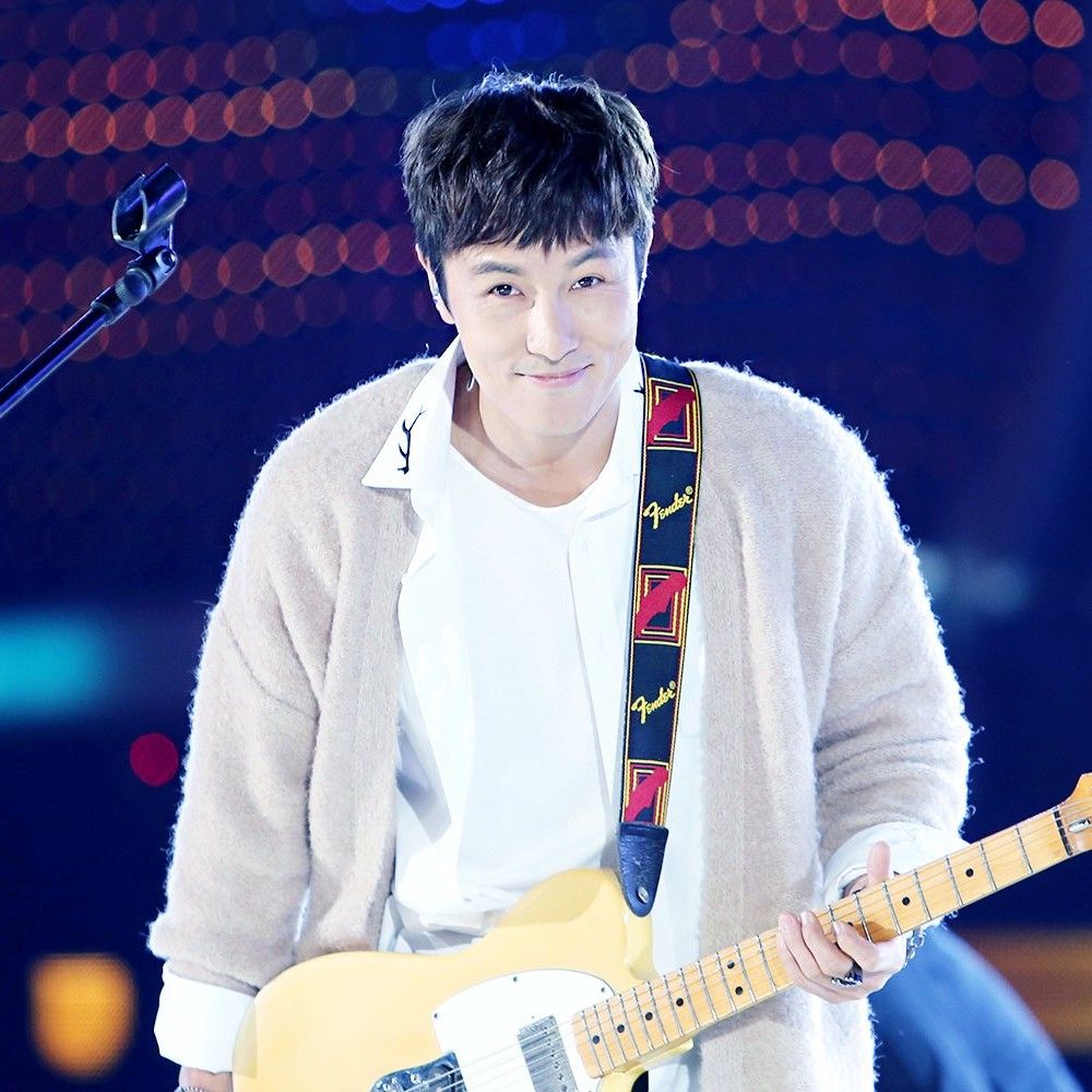 A moment captured by Kim Dongwan (SHINHWA)'s fan