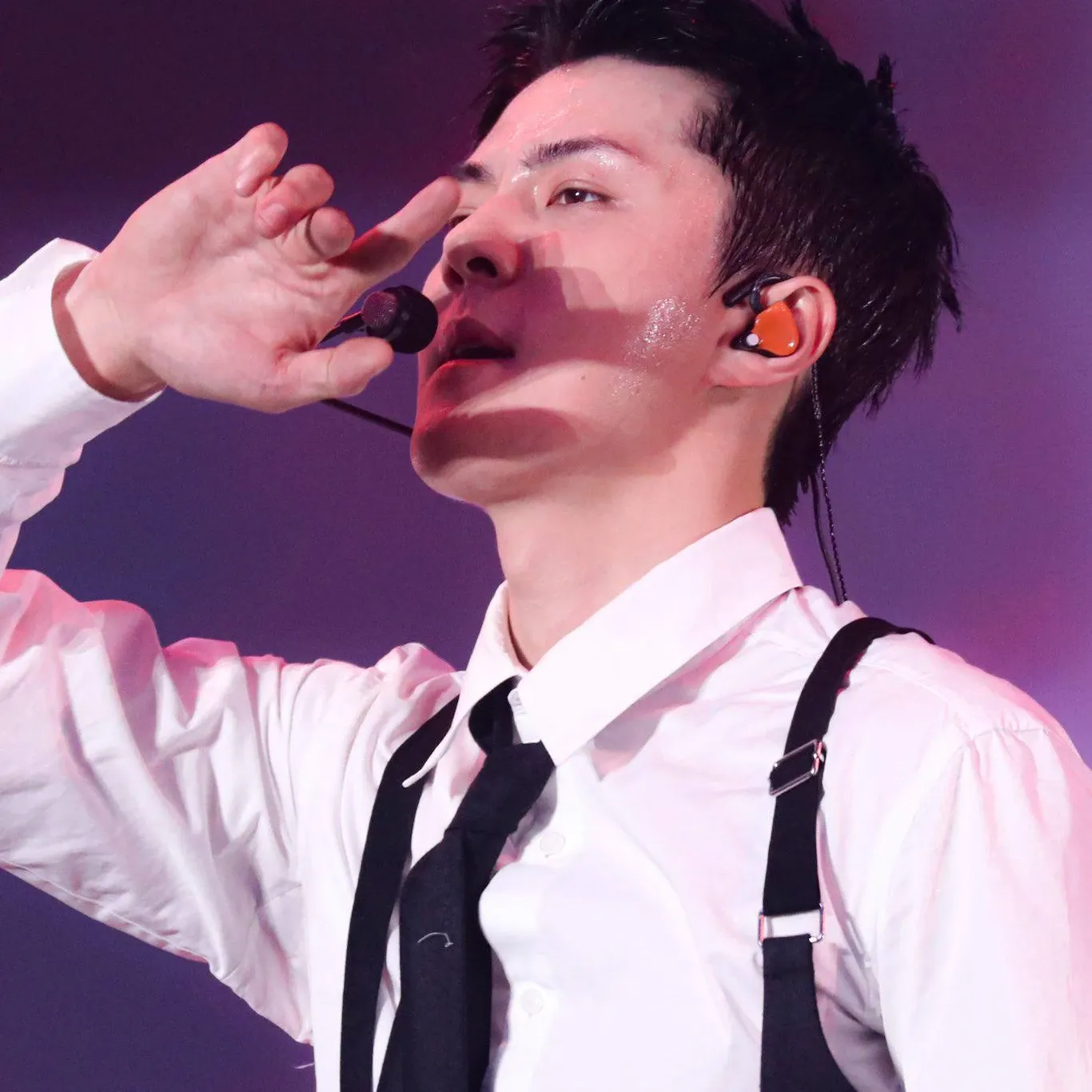 Behind-the-scenes cut of EXO