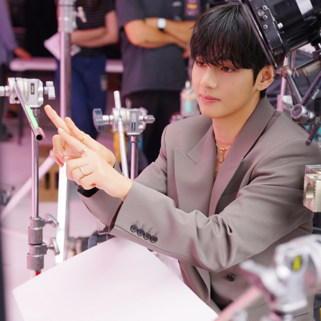 뷔 (방탄소년단)의 최신 사진