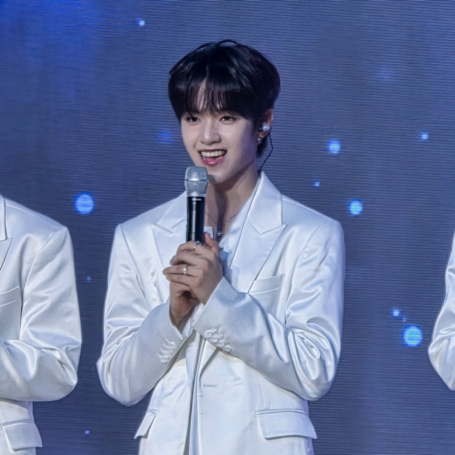 Behind-the-scenes cut of JL (AHOF)