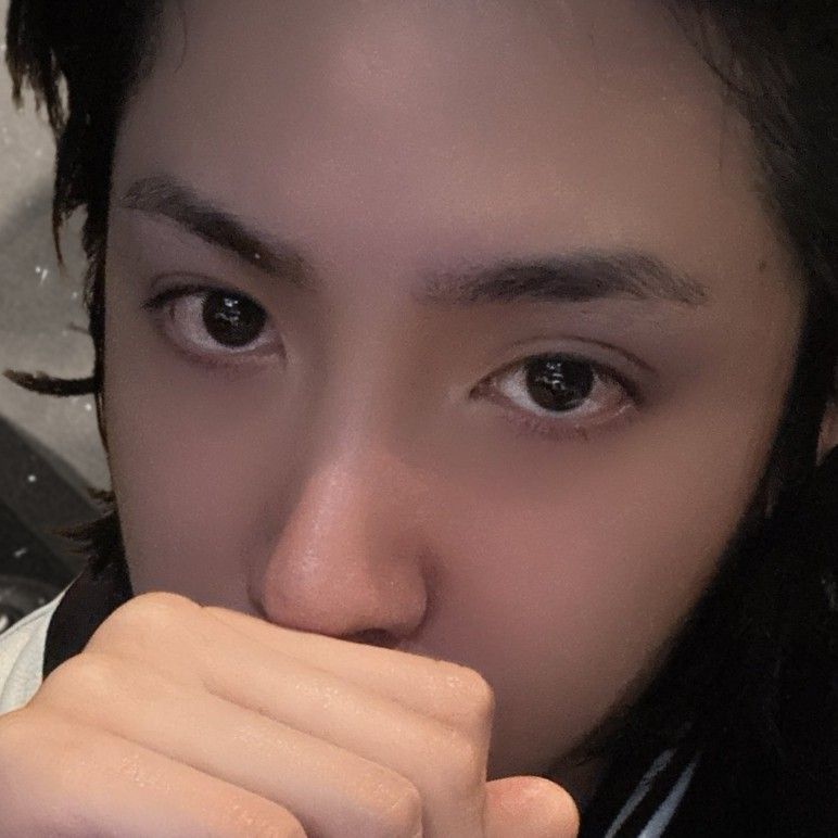 A moment captured by Wooseok (PENTAGON)'s fan