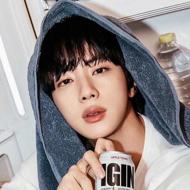Foto aktivitas terbaru Jin (BTS)