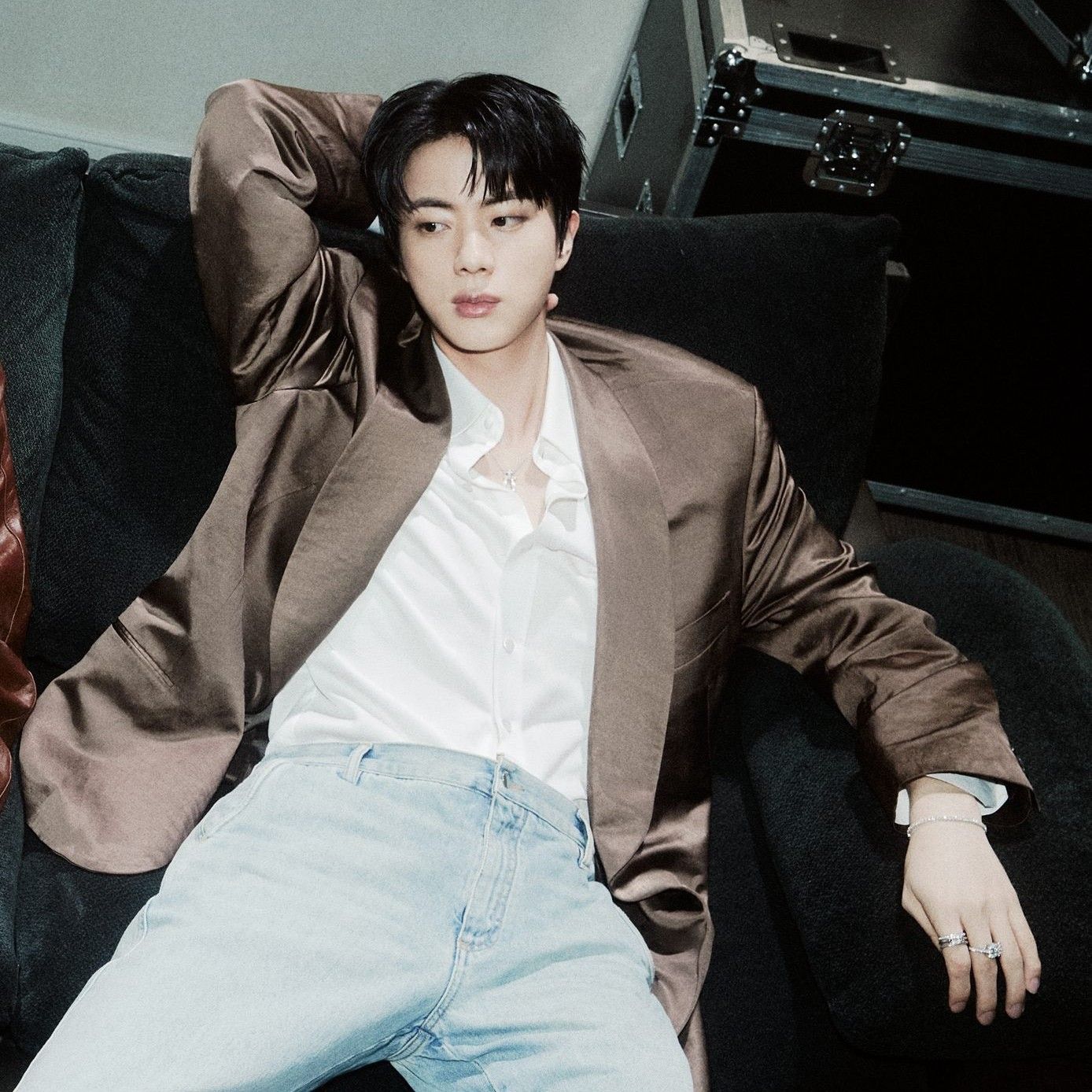 진 (방탄소년단)의 비하인드 컷