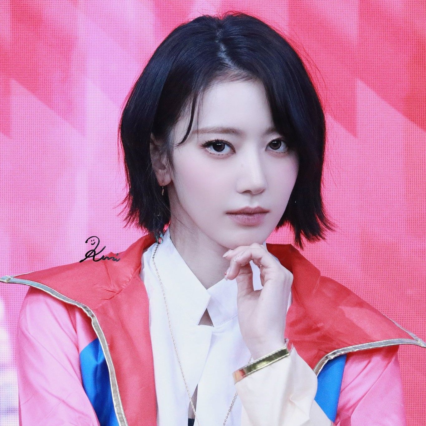 Latest photo of Sakura (LE SSERAFIM)