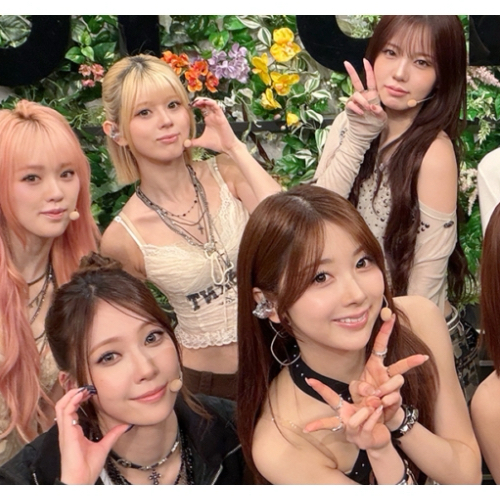 Foto aktivitas terbaru NiziU