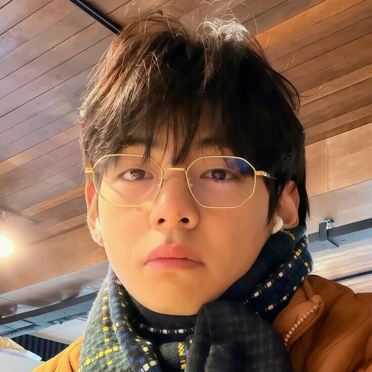 뷔 (방탄소년단) 최근 활동샷