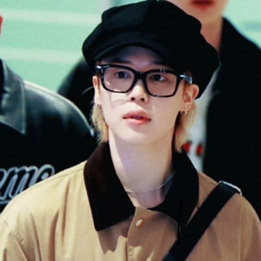 Hot post catching attention from 지민 (방탄소년단)'s fandom