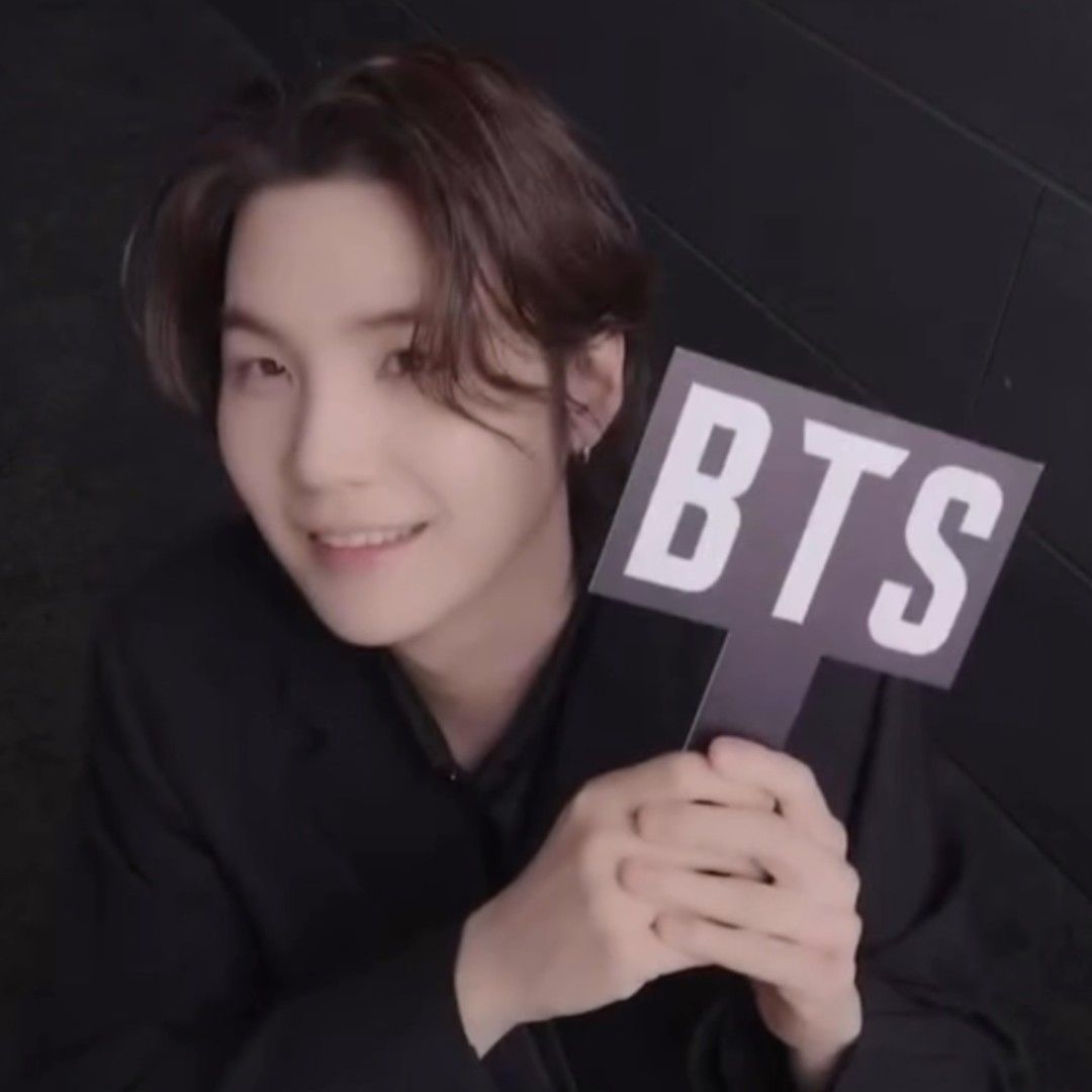Latest photo of SUGA (BTS)