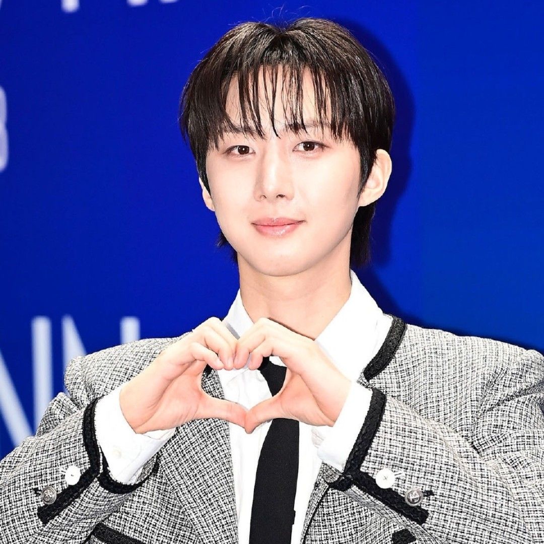 Recent activity shot of Hui (PENTAGON)